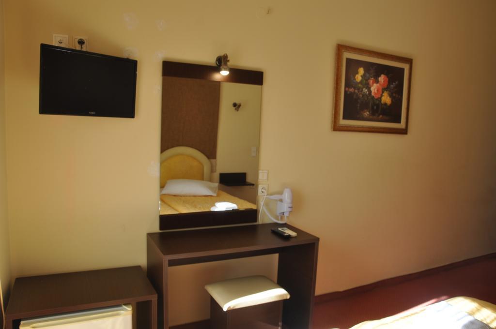 Hotel Drosia Мессиния Экстерьер фото